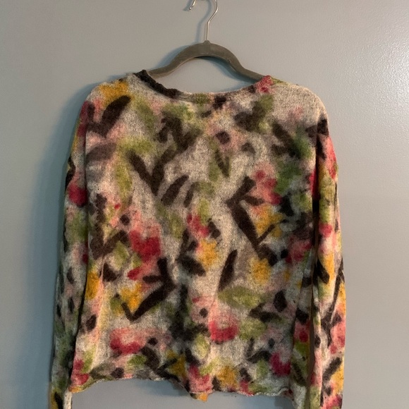 Women’s light sweater. Size small - Picture 5 of 7